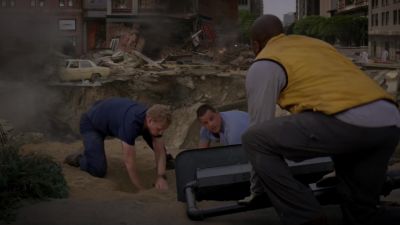 He's not breathing. - Grey's Anatomy