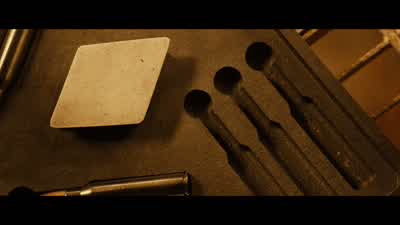 He's not going down. - Riddick