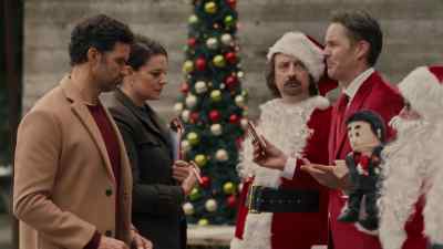 He's not gonna wear some
bulky, unflattering jacket, - The Santa Class