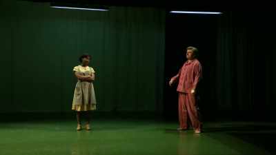 - He's not... I'm not judging.
- If you want to give him a bed bath... - National Theatre Live: Nye