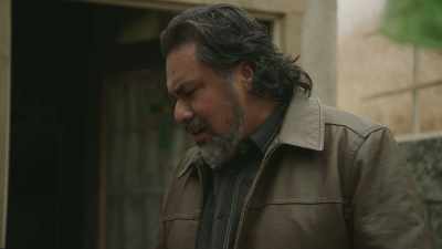 He's not our friend. - Mayans M.C.