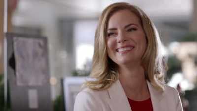 - He's not the only one.
(chuckles) - Toying with the Holidays