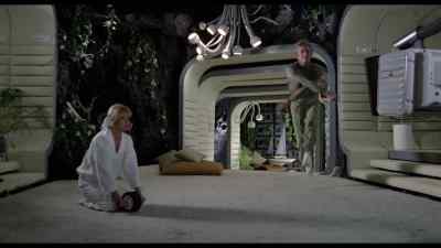 He's not travelling light.
Maybe I should help him. - Saturn 3