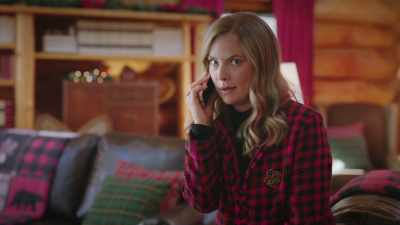 He's not wearing a ring,
if that's what you mean. - Unwrapping Christmas: Olivia's Reunion
