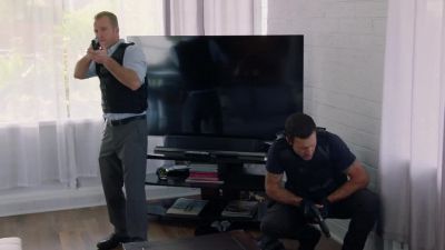 He's one of our heist crew. - Hawaii Five-0