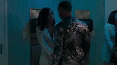 He's outside and I don't
know how to handle this - The Available Wife