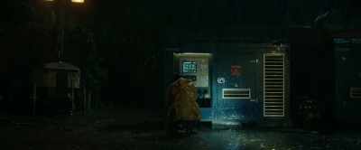 - He's over there! - Now! Run!
- Look behind you! - Jurassic World: Fallen Kingdom