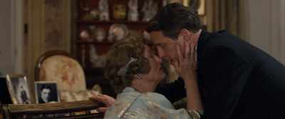 He's raping my ears.
Make him stop, make him stop. - Florence Foster Jenkins