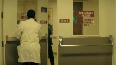 - He's ready.
[door snaps open] - Dirty John