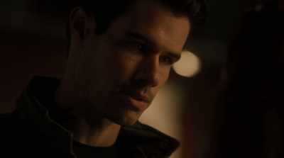 He's registered in this hotel
as a Marlon St. Cyres. - Wicked