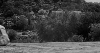 - He's right behind us! - War of the Colossal Beast
