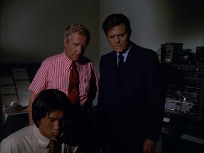 HE'S RIGHT ON TARGET. - Hawaii Five-O