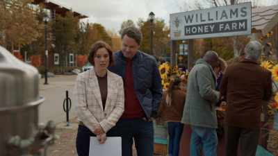 - He's right, that was weird.
- It didn't have to be, did it? - Falling Together