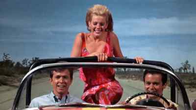 He's running. - Hot Rods to Hell