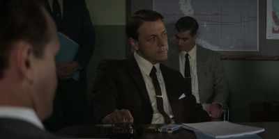 - He's smiling.
- Chimpanzees do not smile, - The Right Stuff