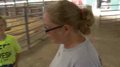 He's spasming. - The Incredible Dr. Pol