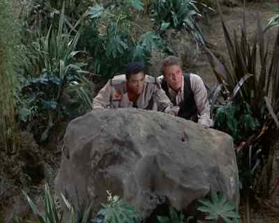 He's spotted Steve. - Land of the Giants