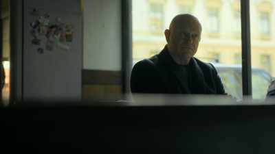 He's stabbed in the mouth, - Ross Kemp: Mafia and Britain