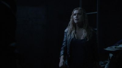 He's stable for now.
We should go. - The 100