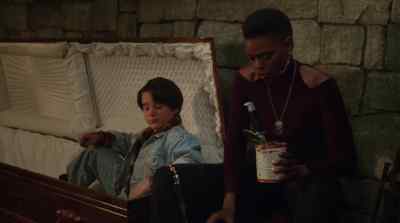 - He's still laying in there.
- Let's save some for the boys. - Phantasm III: Lord of the Dead