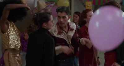 - He's such a fox. - Party Girl