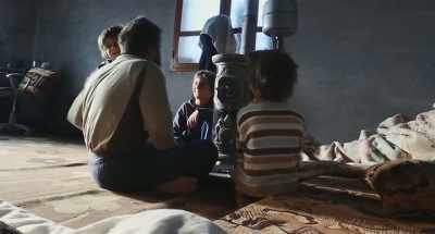 He's telling you how we cut off its head.
- Allah is great! - Of Fathers and Sons