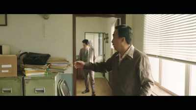 He's the prosecutor from Seoul
who will be working with us. - The Drug King