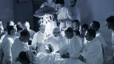 He's transplanting hearts - The UnBelievable with Dan Aykroyd