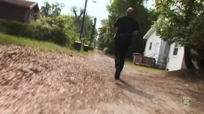 He's turning back north. - Cops
