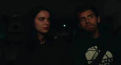 - He's uh...
I think he's white. - Shithouse