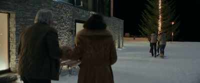 - He's very sexy!
- [laughter] - Your Christmas or Mine 2
