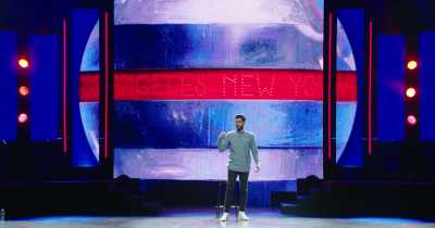 He's walking through the tunnel
where the guests come, - Hasan Minhaj: Homecoming King