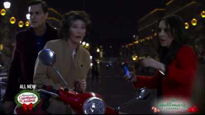 He's this way. - Christmas in Rome