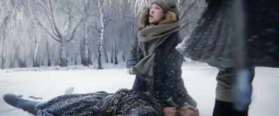 He's wounded! He's wounded!
He's wounded! Do something! - Furious