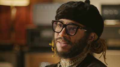 (HESITATES) Take the pinky.
Take it, it's worth it. - Music Box: Yacht Rock: A DOCKumentary
