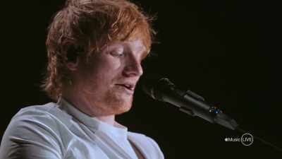 Het eerste couplet luidt:
"De regen valt op het dak, - Apple Music Live: Ed Sheeran