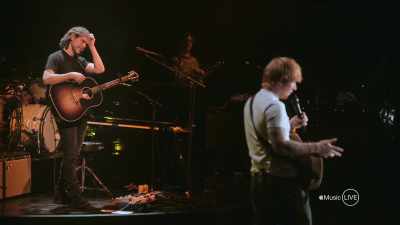 Het schrijven was net zo kort
als het lied zelf. - Apple Music Live: Ed Sheeran