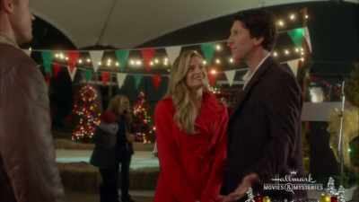 - Hey!
- Anne, this place is beautiful. - Nostalgic Christmas