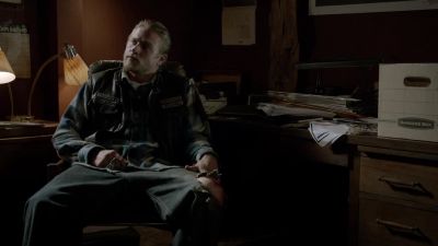 Hey, babe.
Hey. - Sons of Anarchy