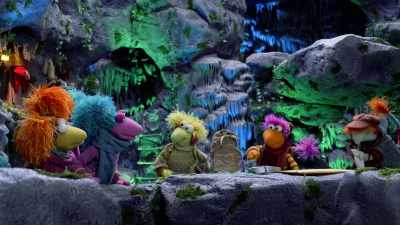 Hey, before we go,
let's see what my Uncle Matt sent. - Fraggle Rock: Back to the Rock