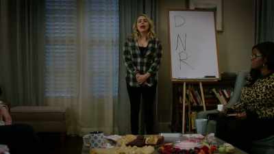 Hey, Beth, let's get
some more coffee in here, - Good Girls