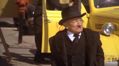 Hey, boy! Get my bags.
Und schnell. - Under the Rainbow