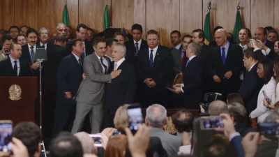 -Hey, braggart!
-There's your spotlight. - The Edge of Democracy