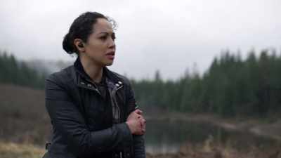 -Hey, breathe, stay alive.
-Bowen is gone. - Debris