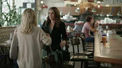 - Hey, briana.
- Oh, hi. Hi, kris. - Don't Sweat the Small Stuff: The Kristine Carlson Story