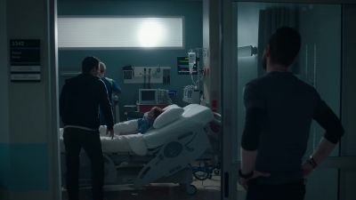Hey, bud. - The Resident