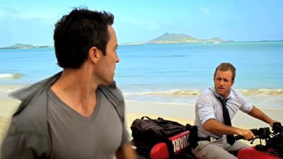 Hey, buddy, need a lift? - Hawaii Five-0
