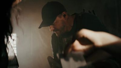 Hey, buddy.
What's going on? - SEAL Team