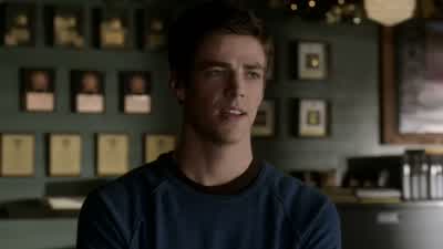 Hey, Caitlin, check this out. - The Flash