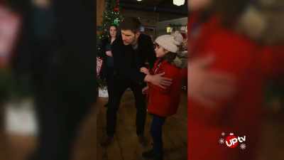 Hey, Cake
has uploaded a video. - A Very Country Christmas Homecoming